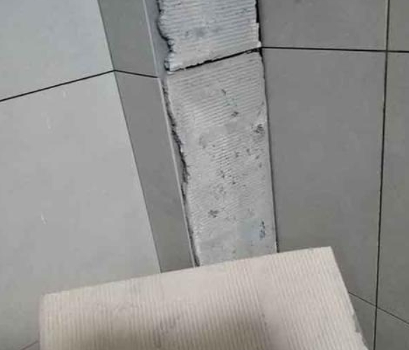 兰西瓷砖空鼓维修公司分享下厨房瓷砖脱落的补救措施。